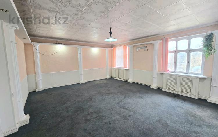 Офисы, кабинеты и рабочие места · 293 м² за 300 000 ₸ в Шымкенте, Аль-Фарабийский р-н — фото 5