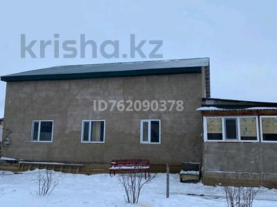 Жер үй мен саяжайлар в Акмолинской обл.: Жеке үй · 4 бөлме · 250 м² · 10 сот., 71 136, бағасы: 28 млн 〒 Жеке үй · 4 бөлме · 250 м² · 10 сот., 71 136, бағасы: 28 млн 〒 в Талапкере