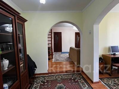 Отдельный дом · 4 комнаты · 195 м² · 5 сот., мкр Таусамалы, Центральная 33 за 400 000 ₸ в Алматы, Наурызбайский р-н
