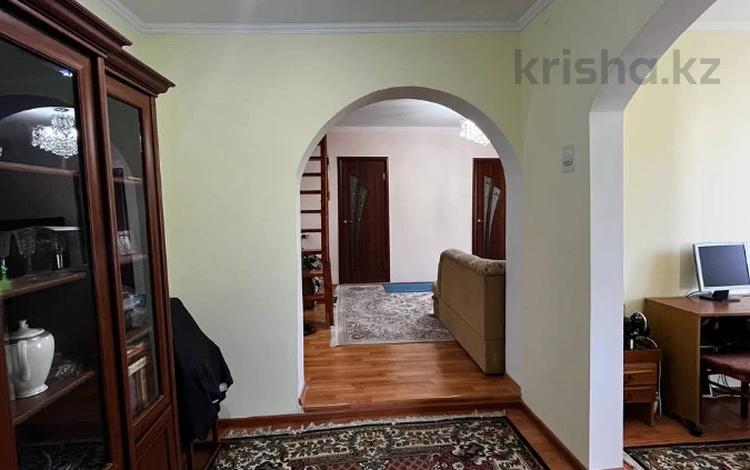 Отдельный дом · 4 комнаты · 195 м² · 5 сот., мкр Таусамалы, Центральная 33 за 400 000 ₸ в Алматы, Наурызбайский р-н — фото 2