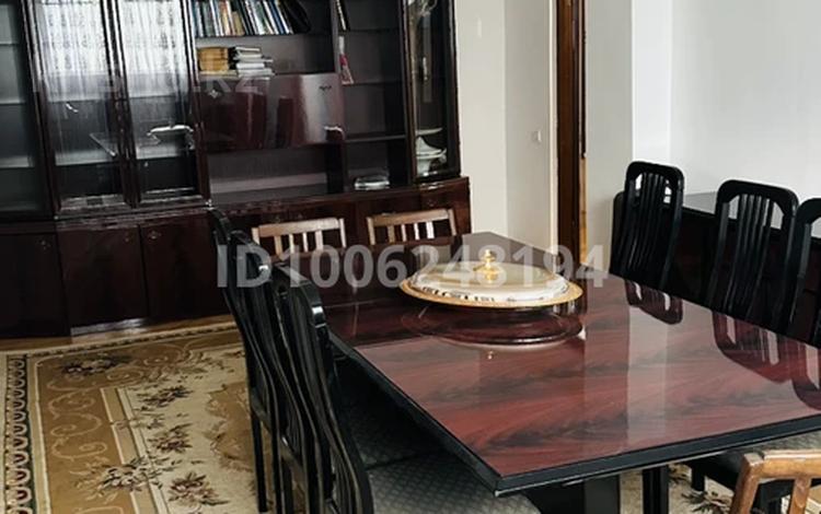 4-комнатная квартира · 74 м² · 5/5 этаж, мкр Самал-2 48 — Мендыгулова Снегина за 72 млн ₸ в Алматы, Медеуский р-н — фото 2