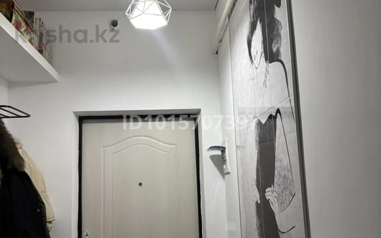 1-комнатная квартира · 42 м² · 1/4 этаж, мкр Городской Аэропорт, Алтын Арка за 7.9 млн ₸ в Караганде, Казыбек би р-н — фото 2