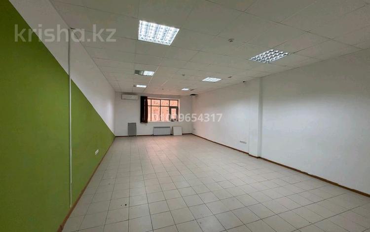Офисы, образование, конференц-залы, кабинеты и рабочие места · 215 м² за 4 000 ₸ в Атырау — фото 2