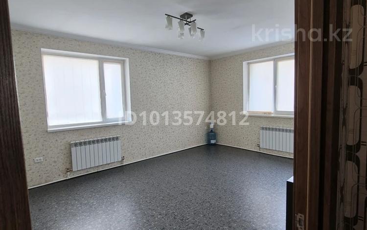 Салоны красоты, кабинеты и рабочие места, студии · 28 м² за 90 000 ₸ в Павлодаре — фото 2