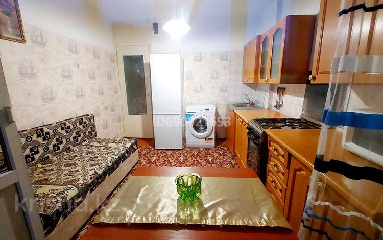 2-комнатная квартира, 48 м², 3/5 этаж помесячно, мкр Аксай-3Б, Мкр Аксай-3А 37 — Толе би - Момыш Улы за 230 000 〒 в Алматы, Ауэзовский р-н — фото 10