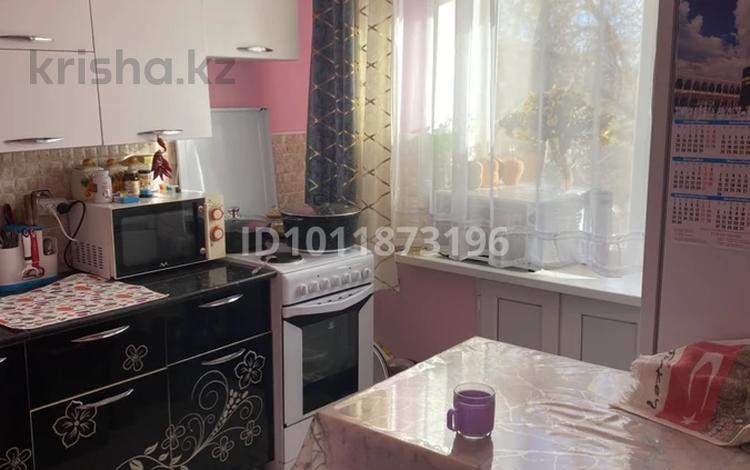 2-комнатная квартира · 43.1 м² · 2/5 этаж, Абая 6 — 21 квартал, рядом магазины Пегас, 100пудов за 10 млн ₸ в Балхаше — фото 2