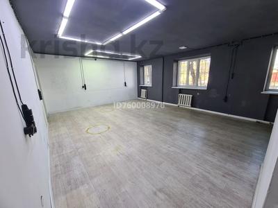 Свободное назначение, офисы, салоны красоты, медцентры и аптеки, образование, кабинеты и рабочие места · 55 м² за 250 000 ₸ в Таразе