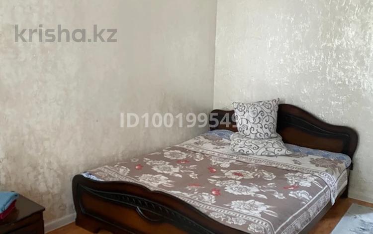 1-комнатная квартира · 35 м² · 1/5 этаж, 4 мк 11 — Возле магазина Нурислам за 8 000 ₸ в Таразе — фото 2