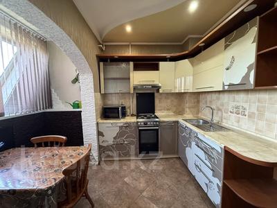 2-бөлмелі пәтер · 54 м² · 5/9 қабат, Ақсай-3 ш/а. 25А, бағасы: 300 000 ₸ в Алматы, Ауэзовский р-н