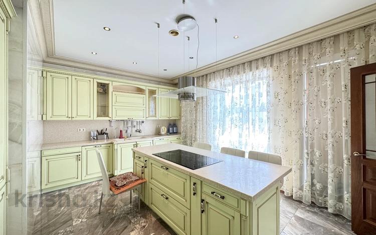 5-комнатная квартира · 300 м² · 4/5 этаж, Айша Биби 37 за 200 млн ₸ в Астане — фото 2