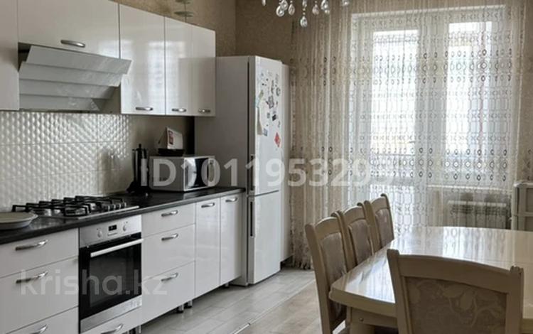 3-бөлмелі пәтер · 120 м² · 9/9 қабат, мкр Центральный, Валиханова 13-21 — Валиханова, бағасы: 400 000 ₸ в Атырау — фото 2