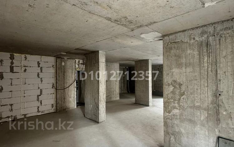 3-бөлмелі пәтер · 90 м² · 2/13 қабат, Утепова 35, бағасы: 58 млн ₸ в Алматы, Бостандыкский р-н — фото 2