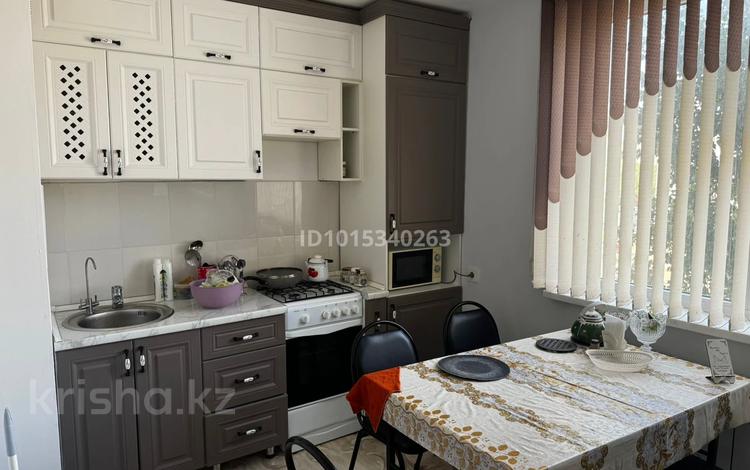 2-комнатная квартира · 62 м² · 2/5 этаж, мкр Нурсая 111 за 300 000 ₸ в Атырау — фото 2