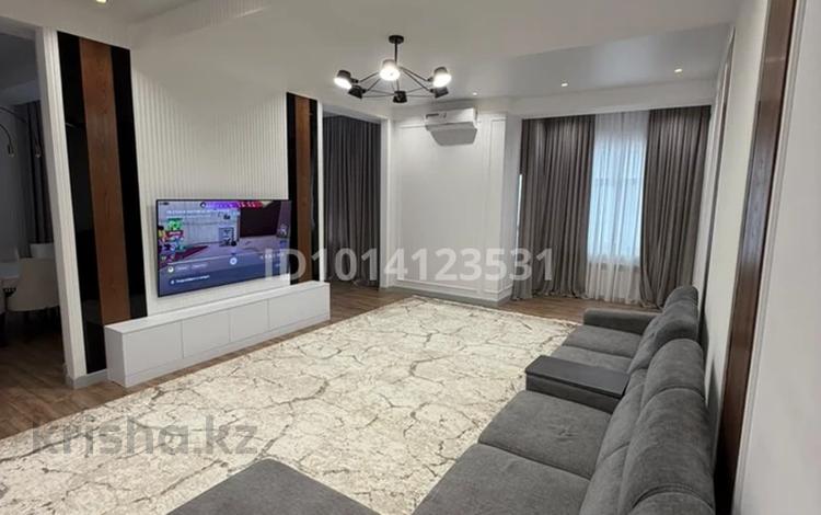 8-комнатная квартира · 320 м² · 10/10 этаж, 17-й мкр 18/2 за 190 млн ₸ в Актау — фото 2