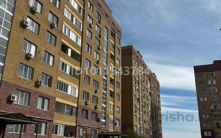 1-комнатная квартира · 86 м² · 3/9 этаж, мкр Береке 46 за 150 000 ₸ в Атырау — фото 2
