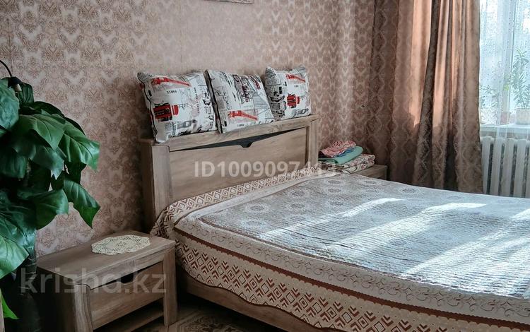 1-бөлмелі пәтер · 32 м² · 4/5 қабат, Жетысу 5, бағасы: 10 000 〒 в Талдыкоргане, мкр Жетысу — фото 2