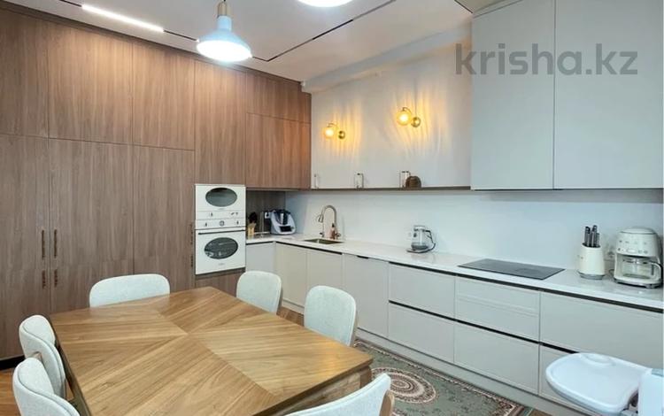4-комнатная квартира · 148 м² · 5/7 этаж, Панфилова 25 за 800 000 ₸ в Астане, Сарайшык р-н — фото 2