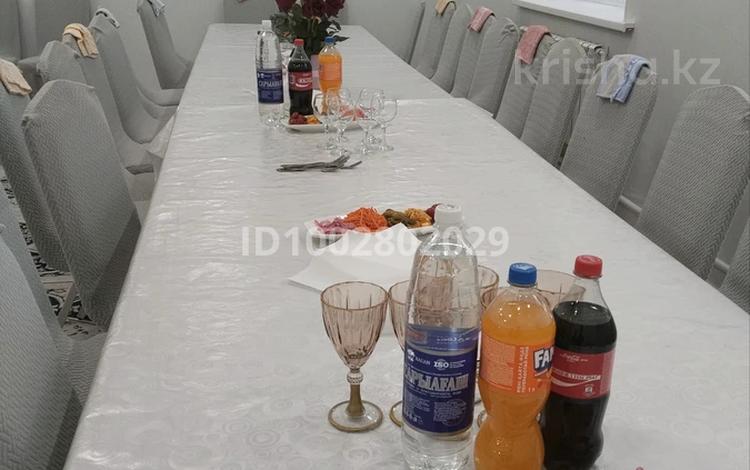 Дом · 6 комнат · 250 м², Арынова 44 — Арынова/Мясоедова за 50 000 〒 в Актобе, мкр Москва — фото 2