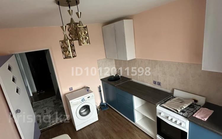 1-бөлмелі пәтер · 38 м² · 3 қабат, Мкр. Юбилейный 16, бағасы: 120 000 ₸ в Костанае — фото 2