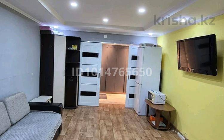 3-комнатная квартира · 57 м² · 1/5 этаж, 40-летие Победы — Центр 3 за 17 млн ₸ в Шахтинске — фото 10