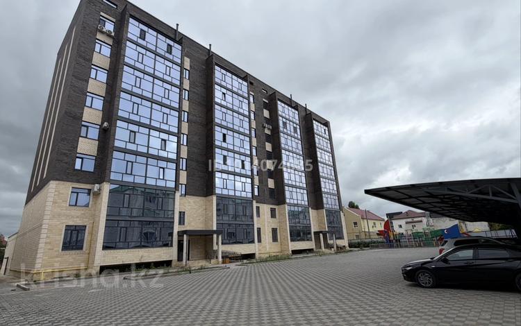 6-комнатная квартира · 182.5 м² · 5/8 этаж, Тауелсиздик 6 за ~ 69.4 млн ₸ в Уральске — фото 2