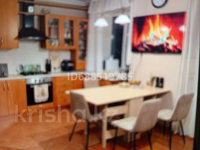 3-комнатная квартира · 64 м² · 4/5 этаж, Габдуллина — Район золотой квадрат проспект. республики 10 школа за 290 000 ₸ в Астане, Алматы р-н