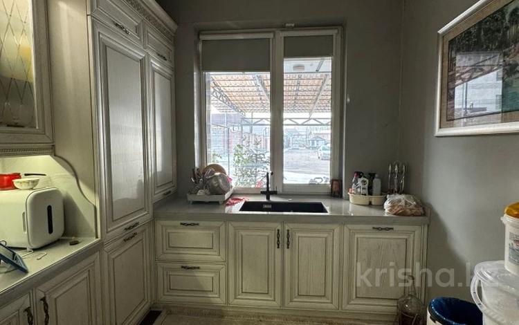 6-бөлмелі пәтер · 225 м² · 1/3 қабат, Ракышева 14, бағасы: 130 млн ₸ в  — фото 2