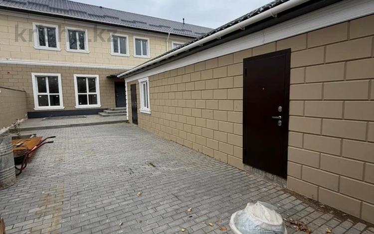 Часть дома · 6 комнат · 247 м² · 4.5 сот., Самал 218 за 60 млн ₸ в Уральске — фото 2