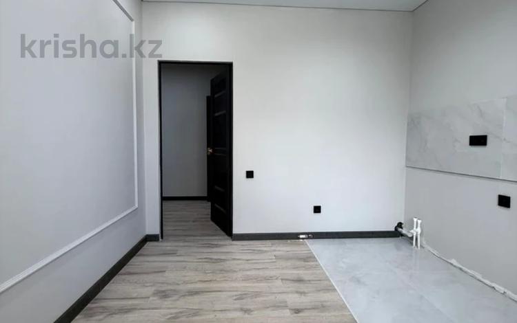 2-бөлмелі пәтер · 61 м² · 2/5 қабат, мкр. Алтын орда, мангилик ел, бағасы: ~ 26 млн ₸ в Актобе — фото 2