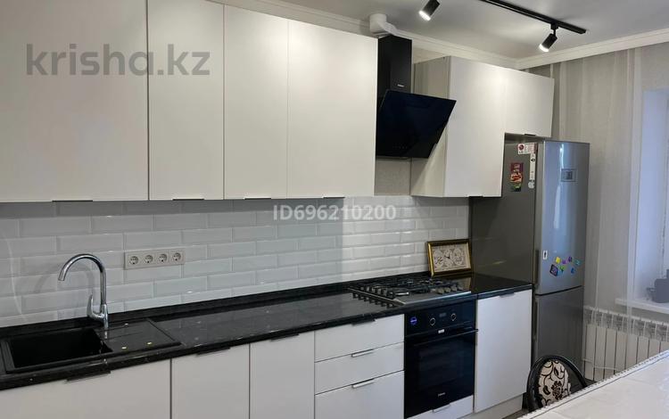 2-бөлмелі пәтер · 75 м² · 2/9 қабат, ПРОСПЕКТ АБАЯ 246, бағасы: 350 000 ₸ в Уральске — фото 2