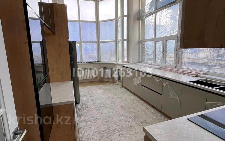 3-комнатная квартира · 110 м² · 16/16 этаж, 16-й мкр , ​16-й микрорайон 64 за 45 млн ₸ в Актау — фото 2