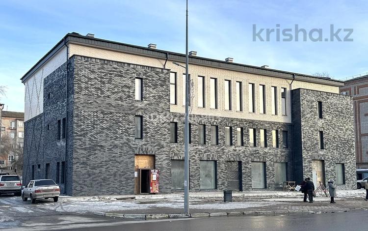 Свободное назначение, офисы, магазины и бутики, салоны красоты, фитнес и спорт, медцентры и аптеки, образование, развлечения, конференц-залы, кабинеты и рабочие места, студии · 660 м² за 3.3 млн 〒 в Петропавловске — фото 2