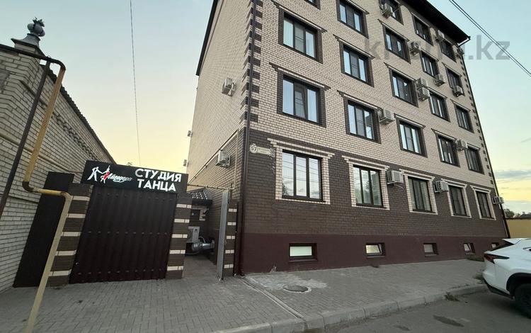 Свободное назначение, офисы, салоны красоты, фитнес и спорт, медцентры и аптеки, студии · 209 м² за 700 000 〒 в Уральске — фото 2