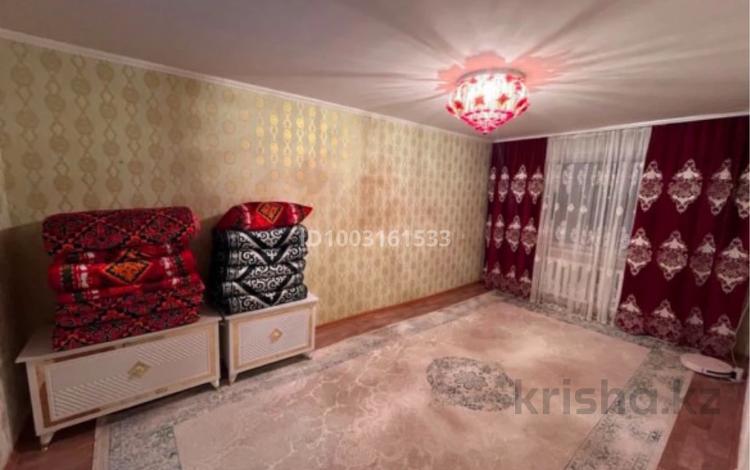 3-комнатная квартира · 62 м² · 3/5 этаж, 11 мкр 21 дом — Дүкен “Удобный”, бала-бақша “Дружба, 3-мектеп-лицей за 7 млн 〒 в Житикаре — фото 2
