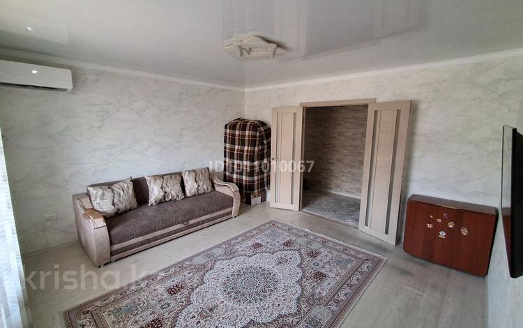 2-комнатная квартира · 53.2 м² · 5/5 этаж, мкр Юго-Восток, Мкр Юго-Восток, мкр Орбита — Дюсембекова улица за 19 млн 〒 в Караганде, Казыбек би р-н — фото 2