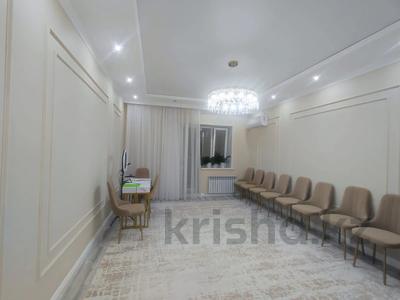 3-бөлмелі пәтер · 130 м² · 5/5 қабат, Алтын орда ш/а., бағасы: 36 млн ₸ в Актобе, мкр. Алтын орда