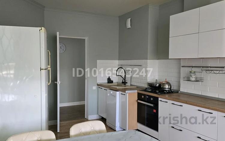 2-комнатная квартира · 94 м² · 9/9 этаж, мкр Сары Арка, Тайманова 58 за 300 000 ₸ в Атырау — фото 2
