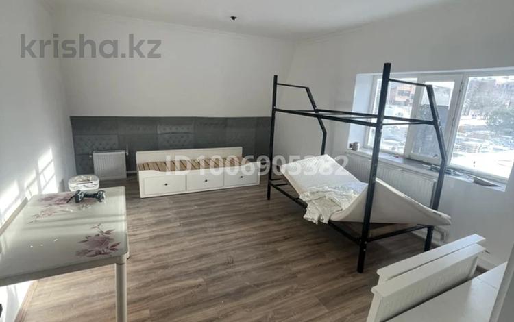 Жеке үй · 16 бөлме · 900 м² · 10 жүзд., Хантау 16 — Угол ул Бурабай и Хантау, бағасы: 140 млн ₸ в Астане, Алматы р-н — фото 2