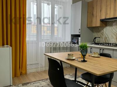 Тәулігіне пәтерлер в Актюбинской обл.: 1-бөлмелі пәтер · 38 м² · 3/5 қабат, мкр. Алтын орда, Алтын орда 25 А — Мангилик ел, бағасы: 12 000 〒 1-бөлмелі пәтер · 38 м² · 3/5 қабат, мкр. Алтын орда, Алтын орда 25 А — Мангилик ел, бағасы: 12 000 〒 в Актобе
