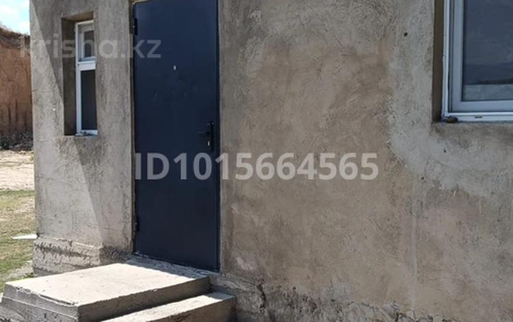 Отдельный дом · 4 комнаты · 100 м² · 15 сот., Қожабек 115А — Көшенің бойында, Бүргілік демалыс жол бойында, бизнес бастау, магазин ашуға керемет орналасу, 380бат тоқ кіргізілген, үйде су, газ құбырлары жүргізілген. терезе, есік жаңадан ауыстырылған, үй төбесіде (шипыр) жаңажан қойылған. за 15 млн ₸ в Коксаеке — фото 2