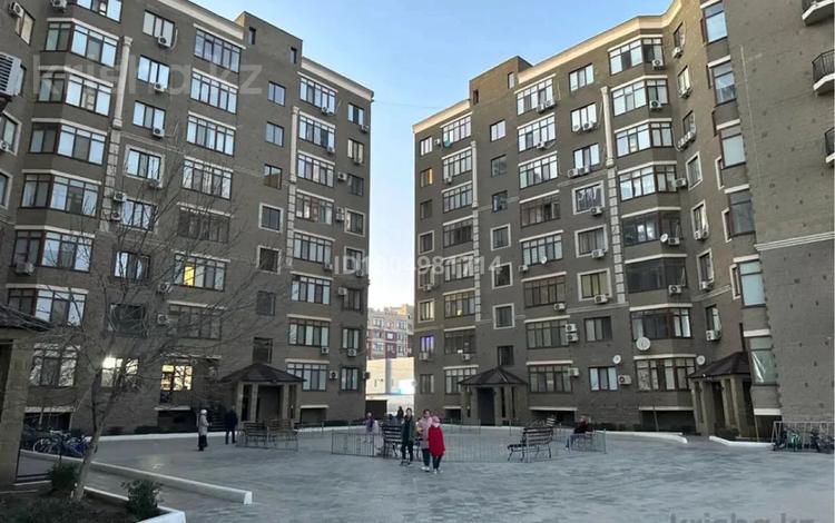 4-комнатная квартира · 141 м² · 2/8 этаж, мкр Нурсая, Р.Габдиева 47А — Возле Batysmūra Business BI Group за 55 млн 〒 в Атырау — фото 2