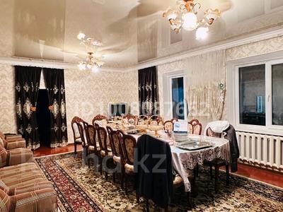 Отдельный дом · 5 комнат · 150 м² · 10 сот., Алма Оразбаева 7 — Центральный стадион за 13 млн ₸ в Бауыржан Момышулы
