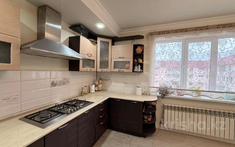 3-комнатная квартира · 120 м² · 4/5 этаж, мкр Думан-2 8 за 60 млн ₸ в Алматы, Медеуский р-н — фото 2