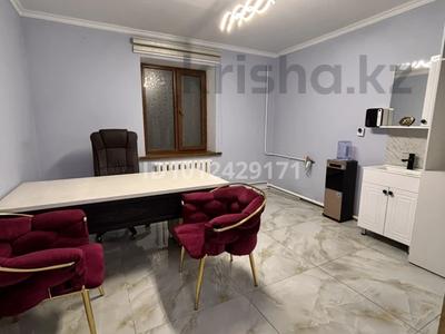 Отдельный дом · 8 комнат · 186 м², мкр Таусамалы, Таусамалы ш/а. 125 — Әбу-бәкір мешіті қарама-қарсы көше за 1.4 млн ₸ в Алматы, Наурызбайский р-н