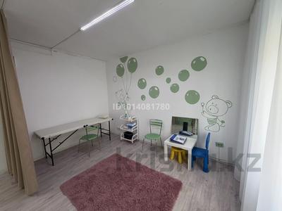 Офисы, медцентры и аптеки, образование · 40 м² за 130 000 ₸ в Актобе, мкр 8