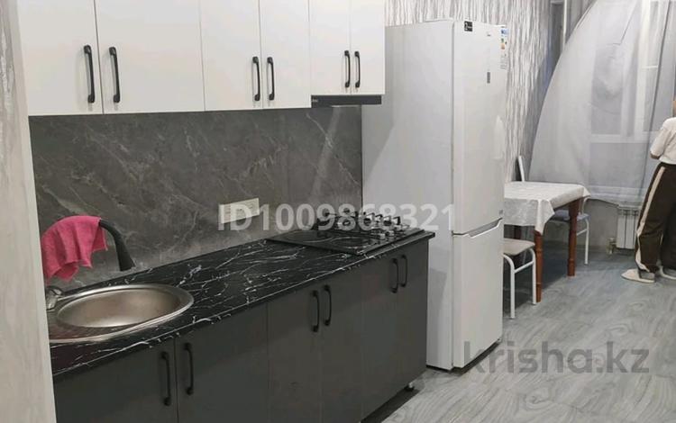 1-комнатная квартира · 34 м² · 1/5 этаж, мкр Айнабулак-2 33/2 за 200 000 ₸ в Алматы, Жетысуский р-н — фото 2