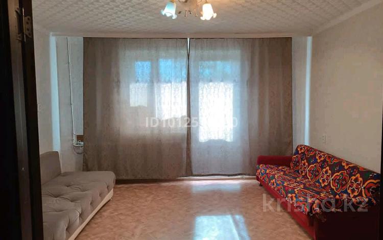 2-бөлмелі пәтер · 56 м² · 4/5 қабат, Докучаева 7 — Көктем базарының артқы жағында орналасқан, бағасы: 140 000 ₸ в Семее — фото 2