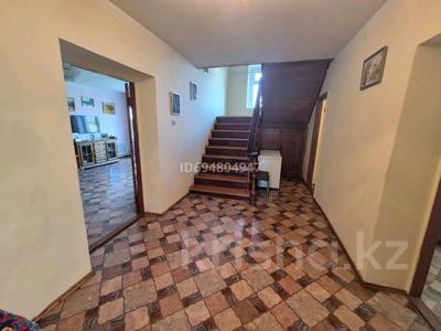 Отдельный дом · 6 комнат · 220 м² · 12 сот., Майкудук, Майкудук, мкр Шахтёрский, квартал-38 17 за 60 млн 〒 в Караганде, Алихана Бокейханова р-н