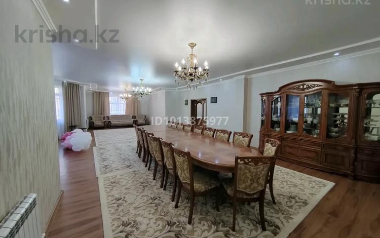 Отдельный дом · 7 комнат · 568 м² · 10 сот., мкр Городской Аэропорт 111 за 2 млн ₸ в Караганде, Казыбек би р-н — фото 3
