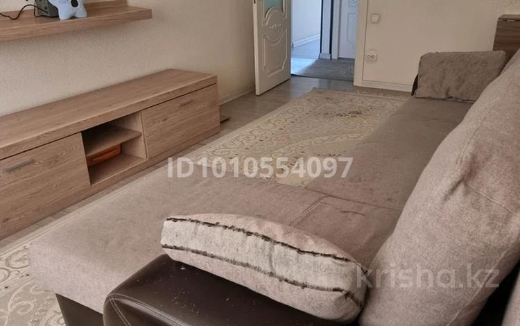 2-комнатная квартира · 60.5 м² · 1/5 этаж, 11-й микрорайон, 11-й микрорайон — Остановка Стекляшка за 200 000 ₸ в Шымкенте, Енбекшинский р-н — фото 2